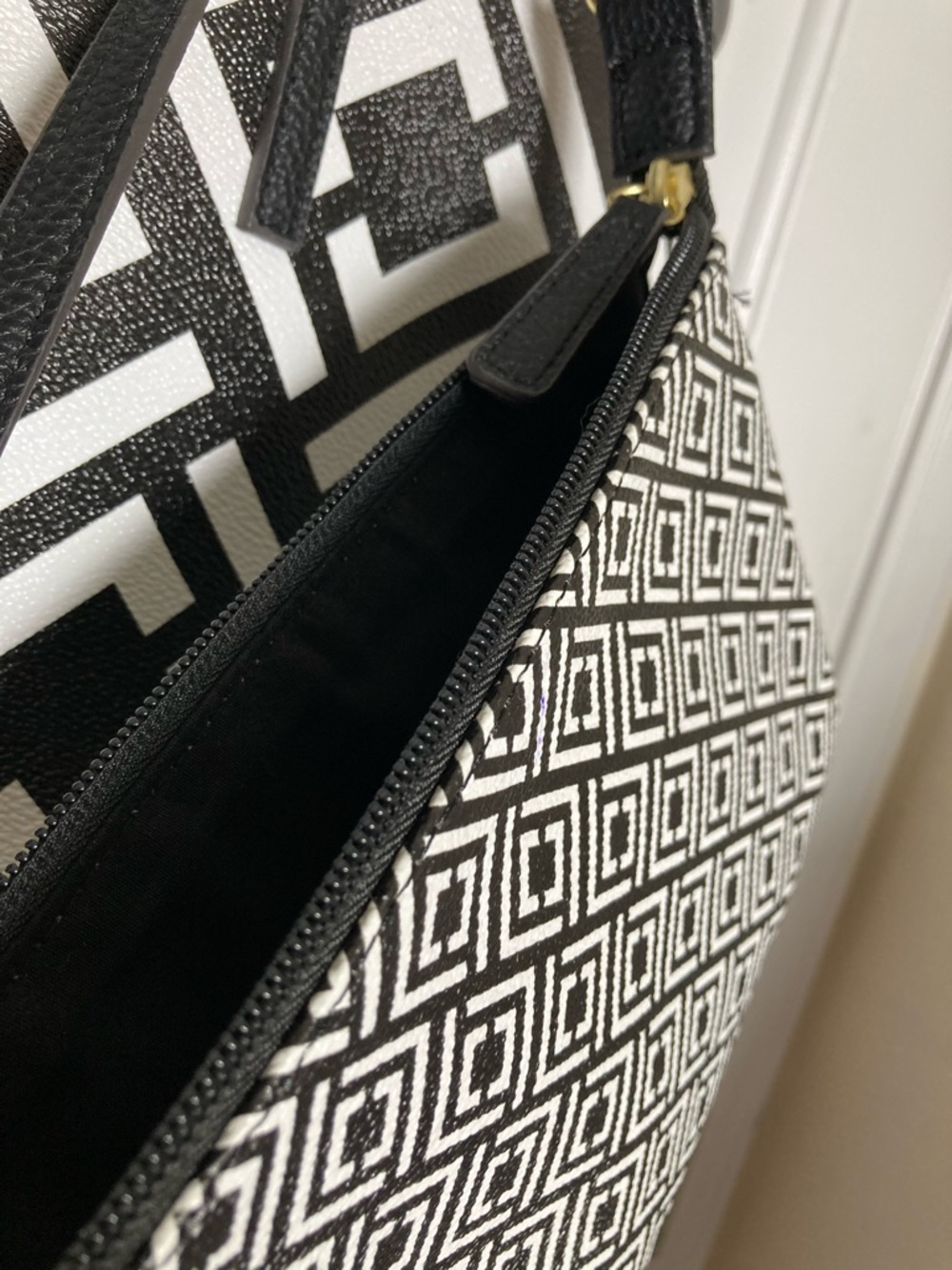 Liz Claiborne Black and White Geometric Tote with Matching Pouch - Picture 3 of 6